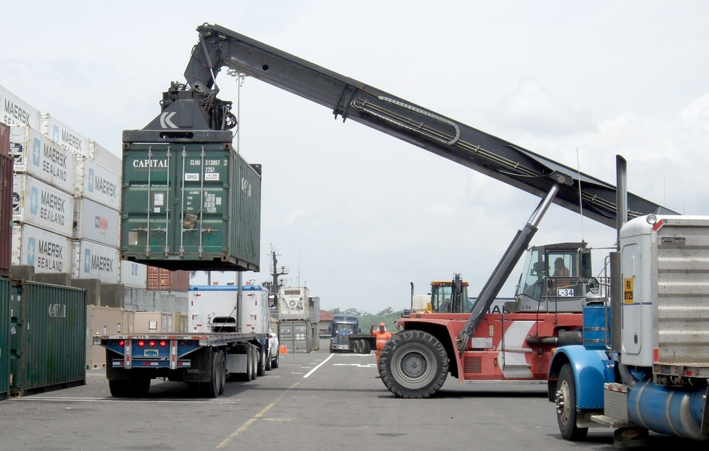 man-sea-dock-asphalt-male-transport-755425-pxhere.com